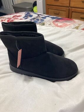 Women's Black Ankle Booties with Plush Lining - Unbranded